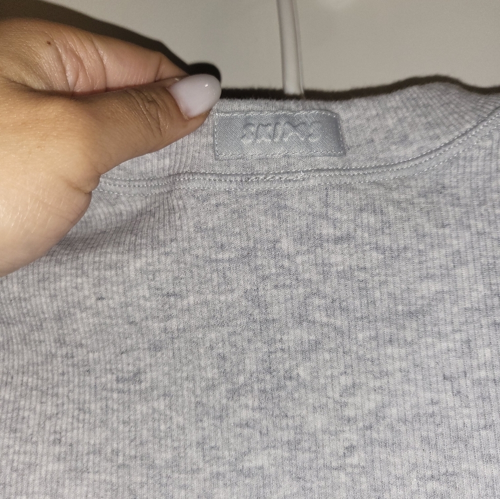 NWT SKIMS RIBBED STRETCH COTTON HENLEY TOP IN LIGHT HEATHER GREY SIZE XXS - Picture 9 of 10